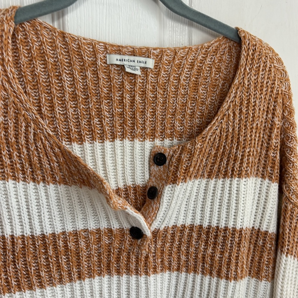 American Eagle Striped Tan and White Women's Slightly cropped Sweater sz Small - Picture 3 of 8